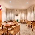 فندق Domus Pacis 3*